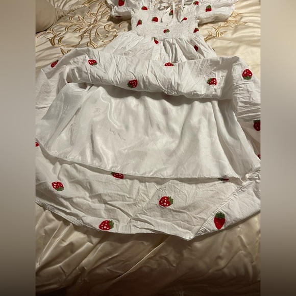 Strawberry midi smocked flutter sleeve Dress xs - Picture 12 of 14